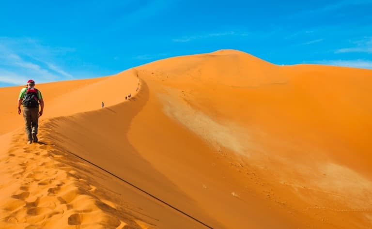 Spectaculaires dunes rougeoyantes de Sossusvlei (240km)