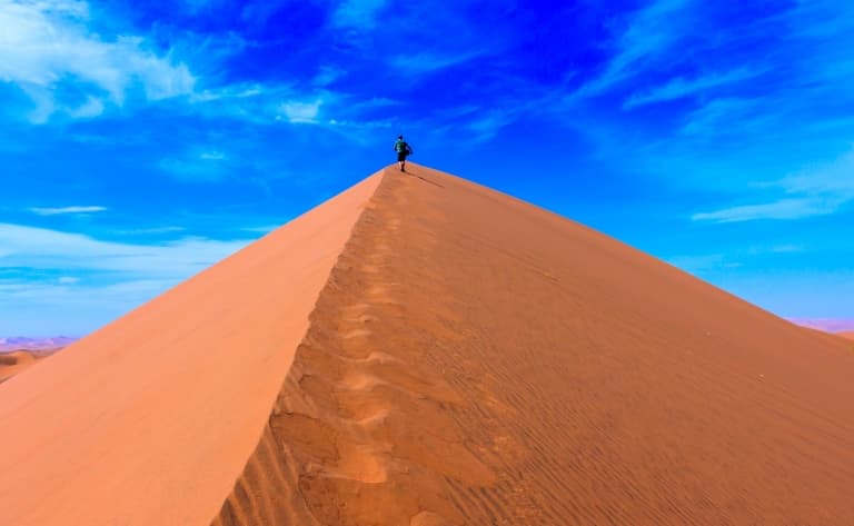 Spectaculaires dunes rougeoyantes de Sossusvlei (150 km)
